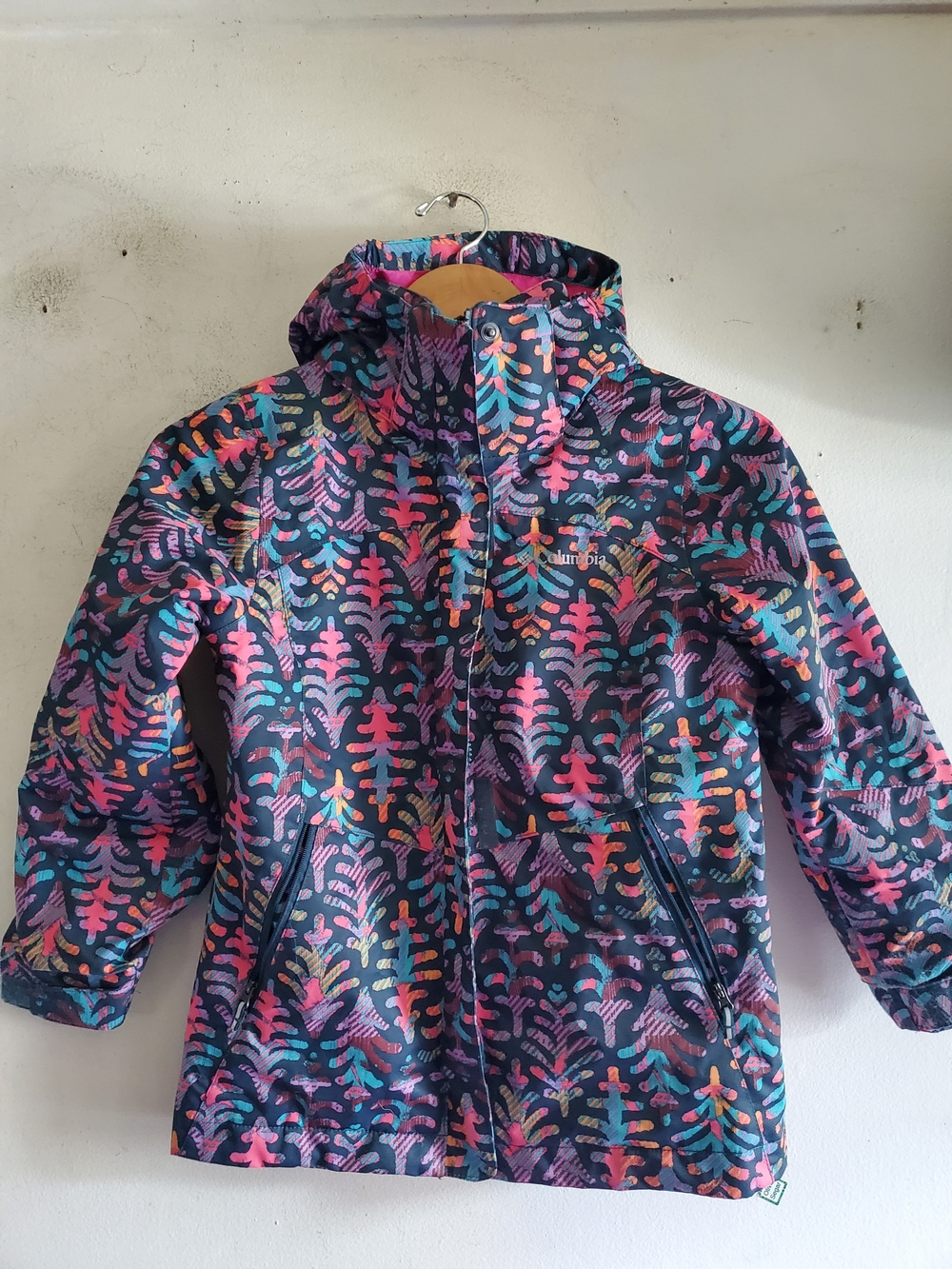 Columbia omni  Heat .Girls' Navy Multi-Color Printed Hooded Jacket